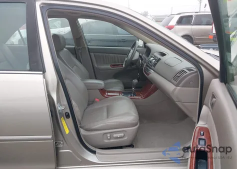 2005 Toyota Camry Xle V6 z USA, uszkodzony, nr VIN 4T1BF30K15U089678